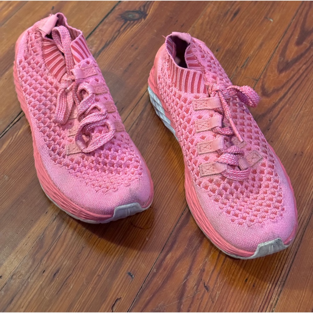 - Size 6 Nobull knit runner